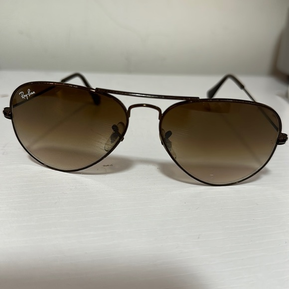 Ray-Ban Aviator sunglasses - Picture 1 of 3